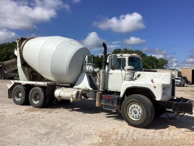Mack DM690S Altele