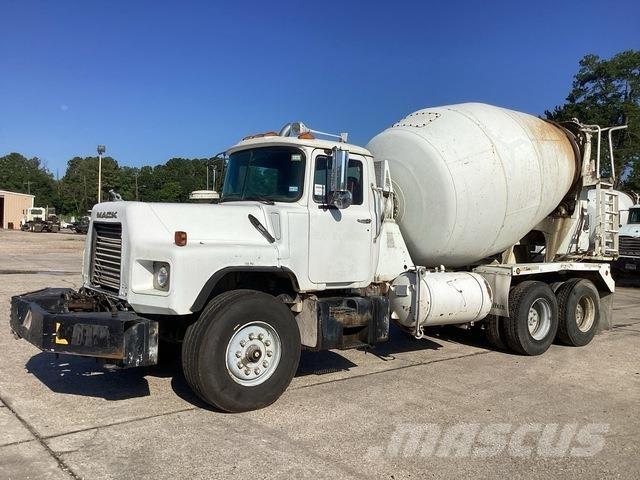 Mack DM690S Altele