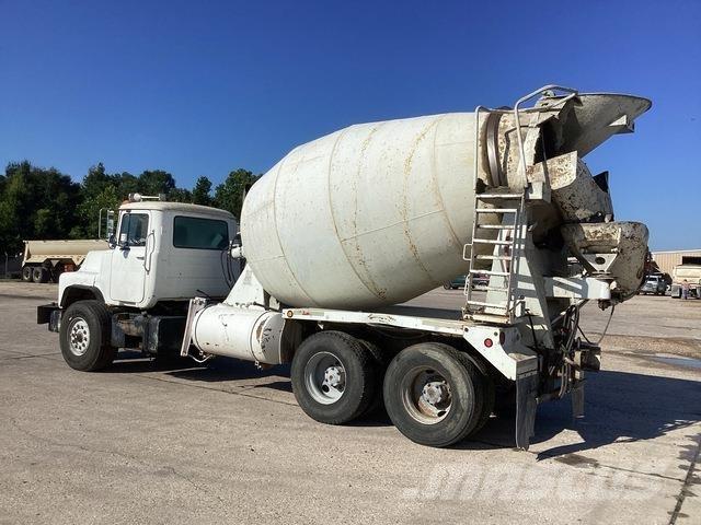 Mack DM690S Altele