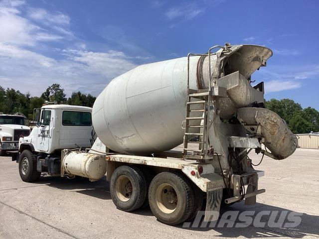Mack DM690S Altele