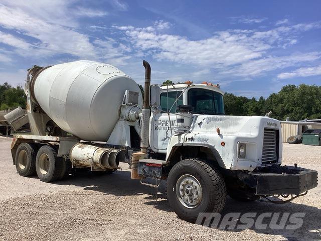 Mack DM690S Altele