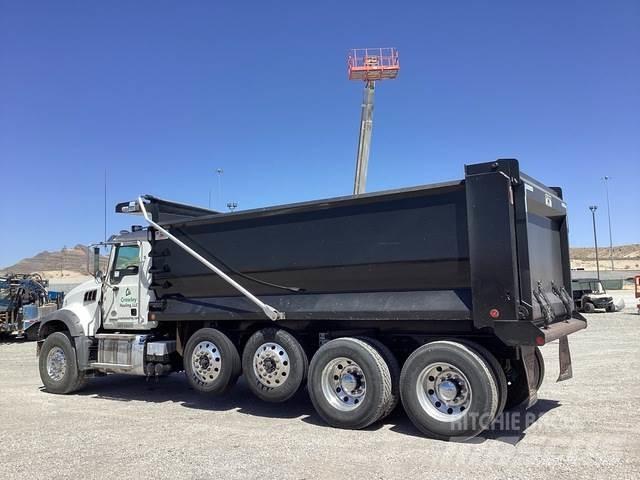 Mack GR104F Autobasculanta