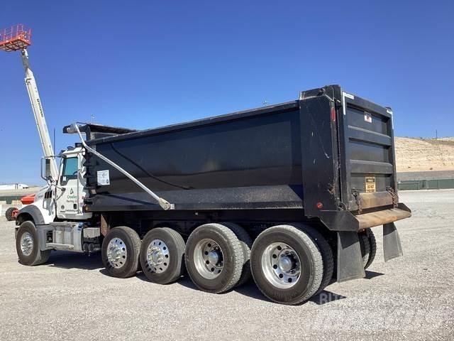 Mack GR104F Autobasculanta