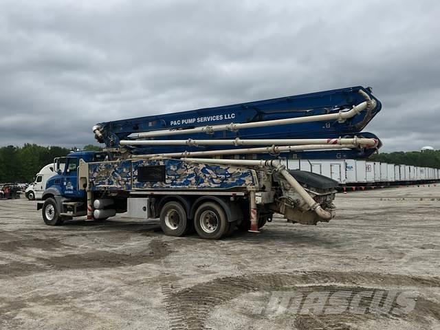 Mack GR64B Pompa pentru beton