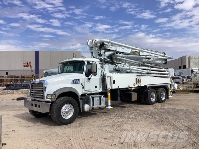 Mack GR64F Pompa pentru beton