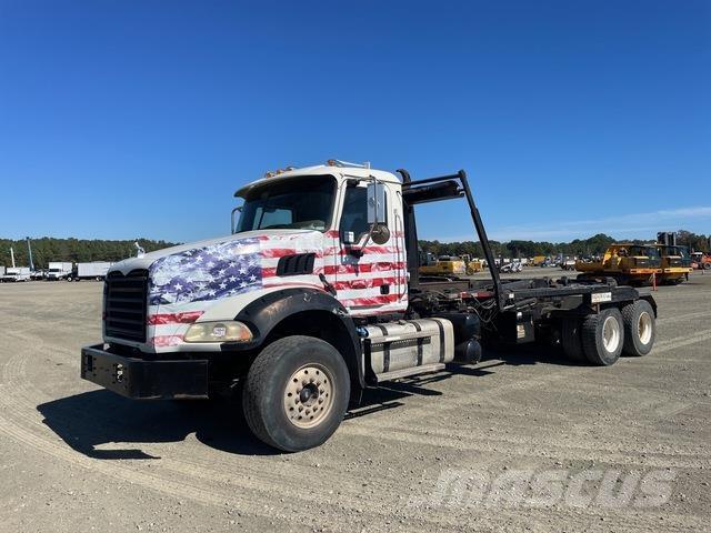Mack GU533 Camion cu carlig de ridicare