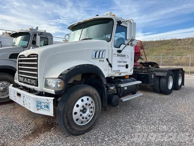 Mack GU713 Autotractoare