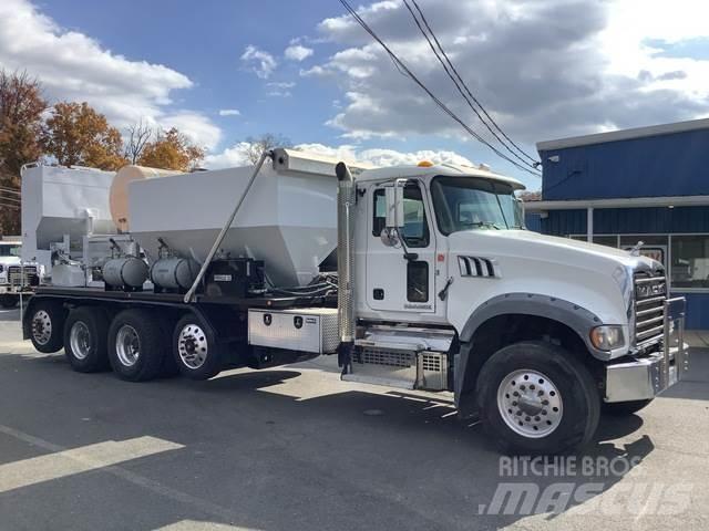 Mack GU713 Betoniera