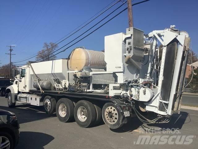 Mack GU713 Betoniera