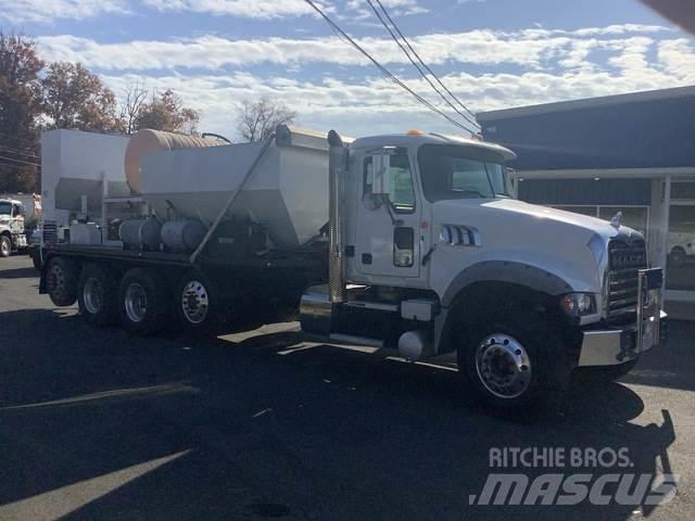 Mack GU713 Betoniera