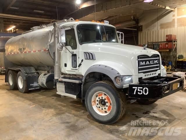 Mack GU713 Cisterne