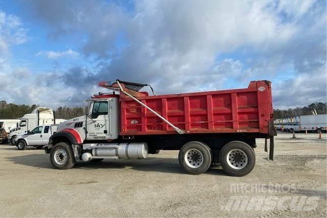 Mack GU713 Autobasculanta