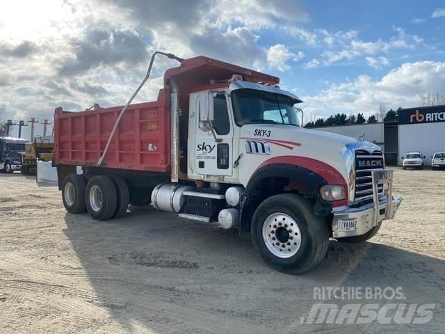 Mack GU713 Autobasculanta