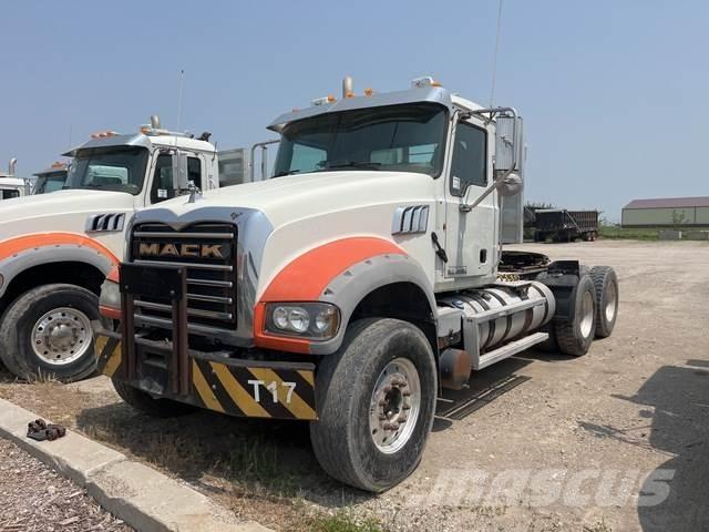 Mack GU713 Autotractoare