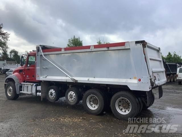 Mack GU713 Autobasculanta