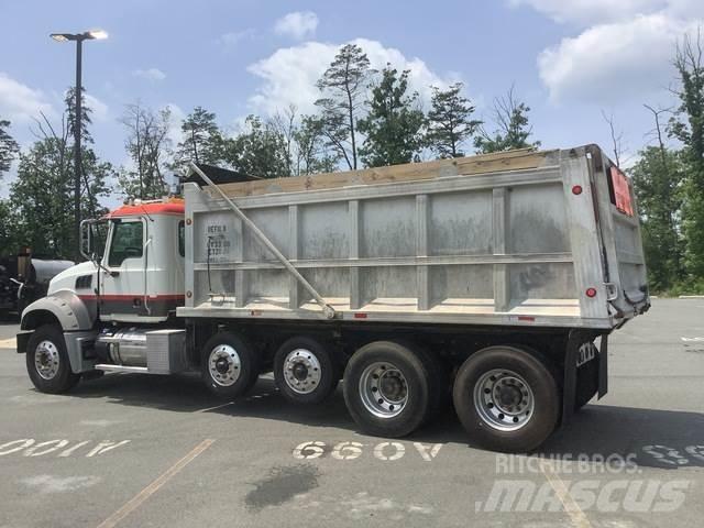 Mack GU713 Autobasculanta