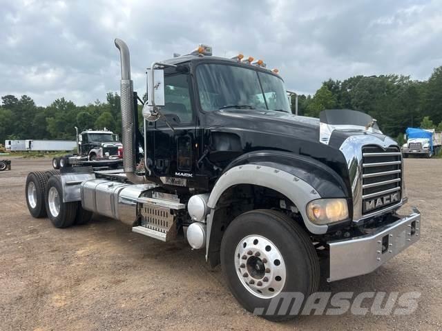 Mack GU713 Autotractoare