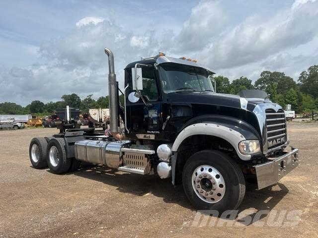 Mack GU713 Autotractoare