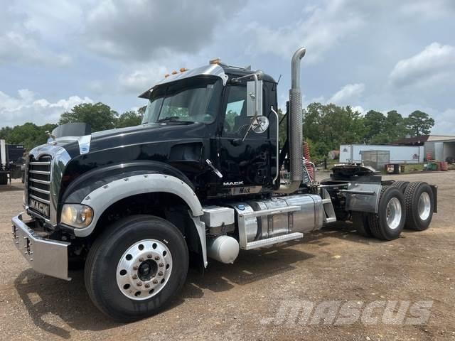 Mack GU713 Autotractoare