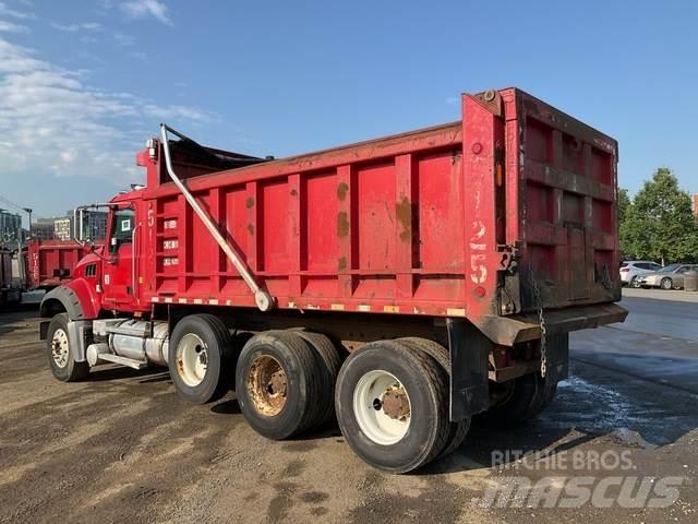 Mack GU713 Autobasculanta