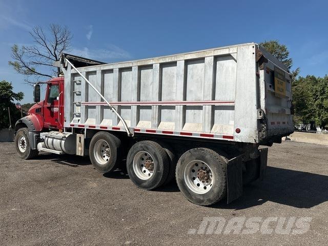 Mack GU713 Autobasculanta
