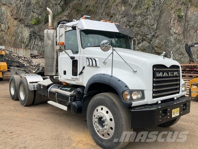 Mack GU713 Autotractoare