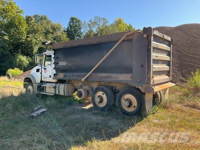Mack GU713 Autobasculanta