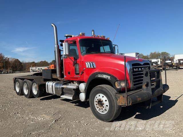 Mack GU713 Autotractoare