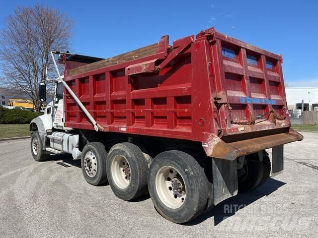 Mack GU714 Autobasculanta