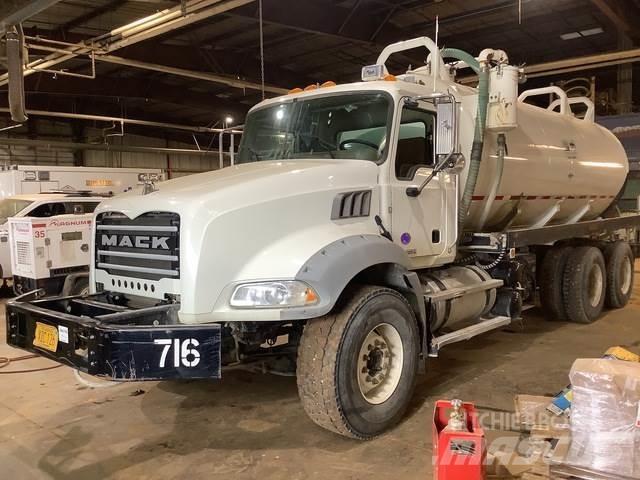 Mack GU813 Cisterne