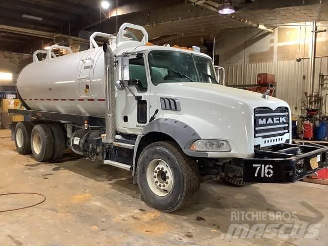 Mack GU813 Cisterne