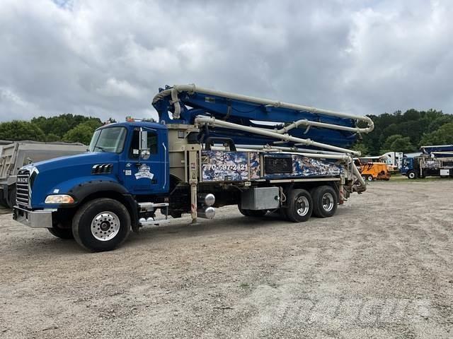Mack GU813 Pompa pentru beton