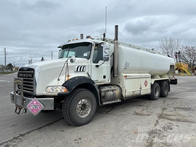 Mack GU813 Cisterne