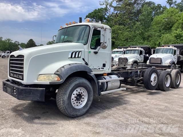 Mack GU813 Cabine si interior