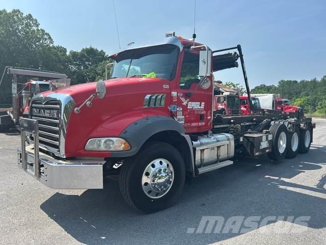 Mack GU813 Camion cu incarcator