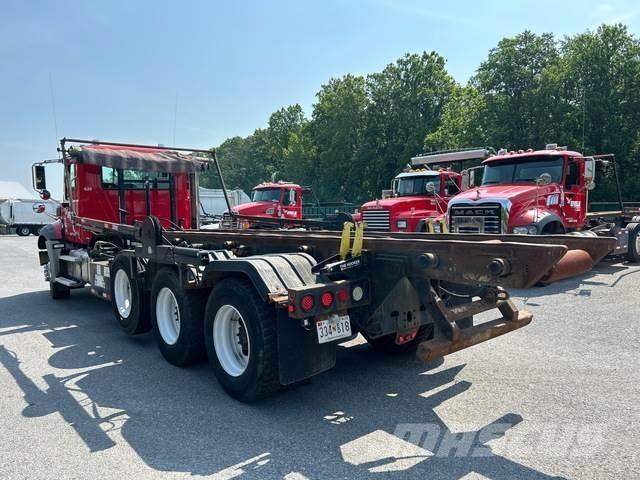 Mack GU813 Camion cu incarcator