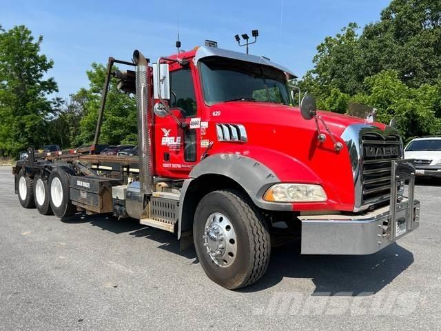 Mack GU813 Camion cu incarcator