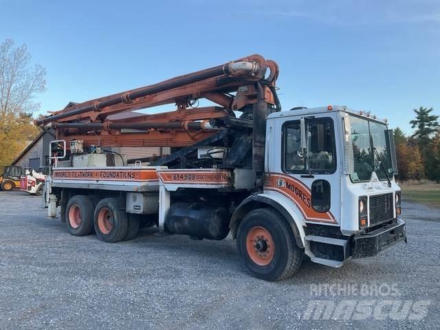 Mack MR688S Pompa pentru beton