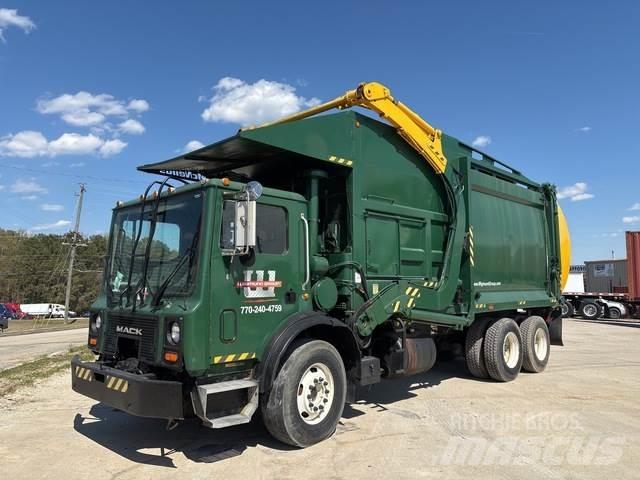 Mack MR690S Camion de deseuri