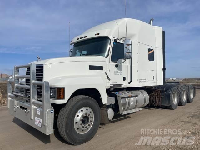 Mack PI86T Autotractoare