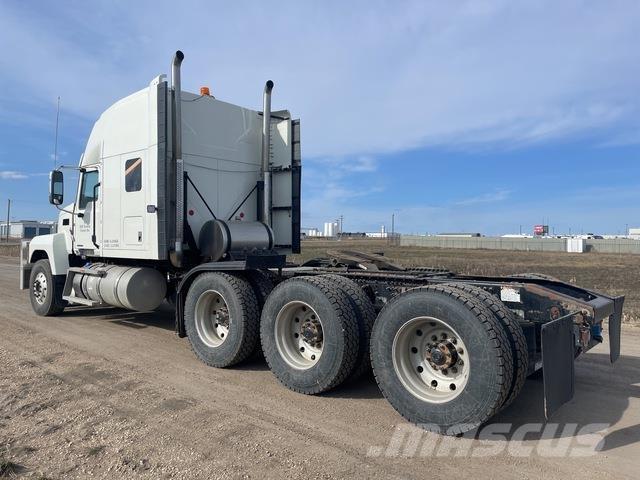 Mack PI86T Autotractoare