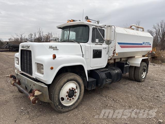 Mack R690T Cisterne