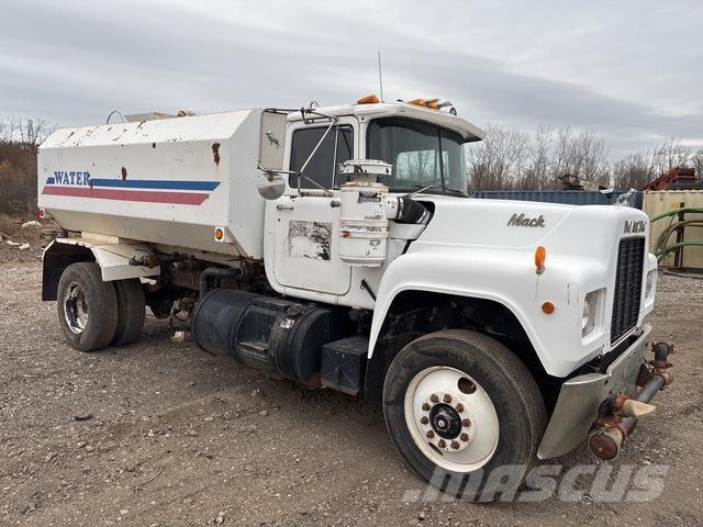 Mack R690T Cisterne