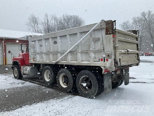 Mack RB688S Autobasculanta