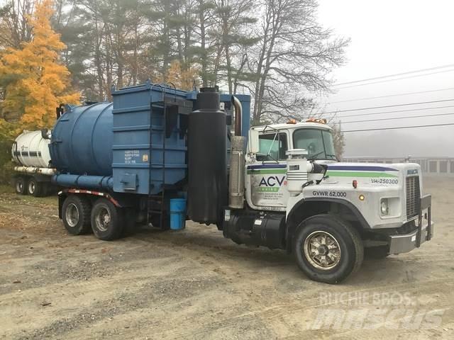 Mack RB690S Camion vidanje