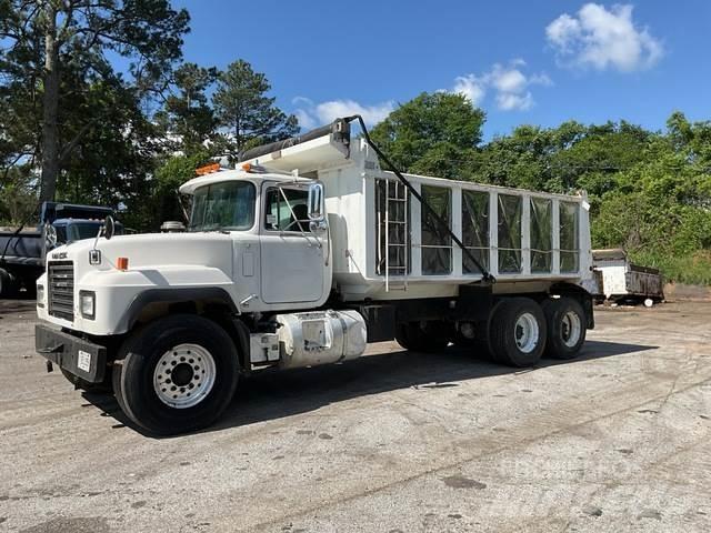 Mack RD600 Autobasculanta