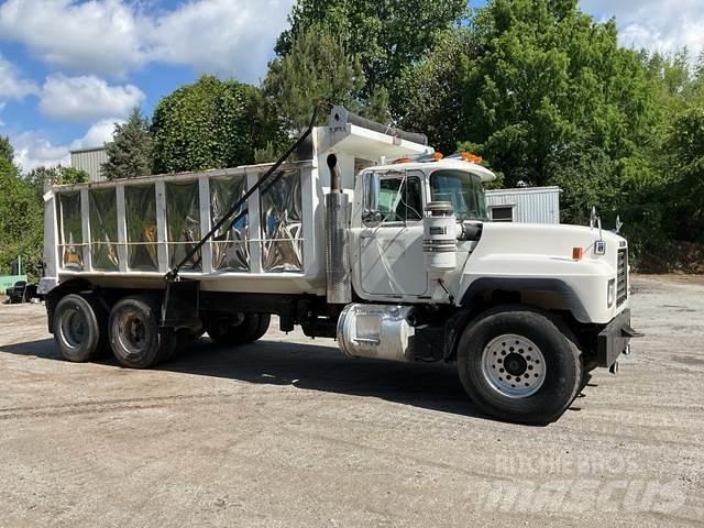 Mack RD600 Autobasculanta