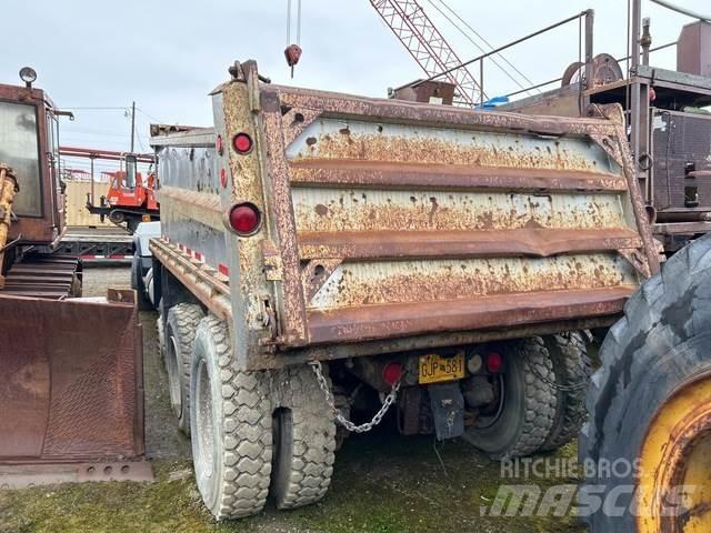 Mack RD688S Autobasculanta