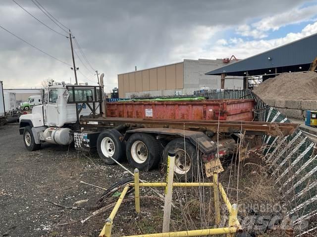 Mack RD688S Camion cu incarcator