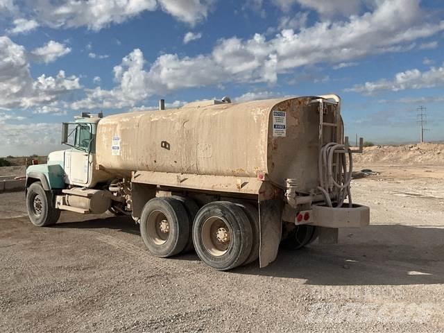 Mack RD690S Cisterne